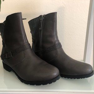 TEVA De La Vina brown & gray waterproof leather ankle boot 8